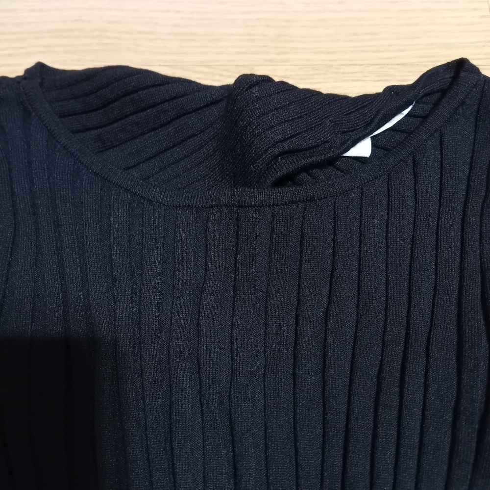 H&M Divided Sweater. Size xs. EUC.